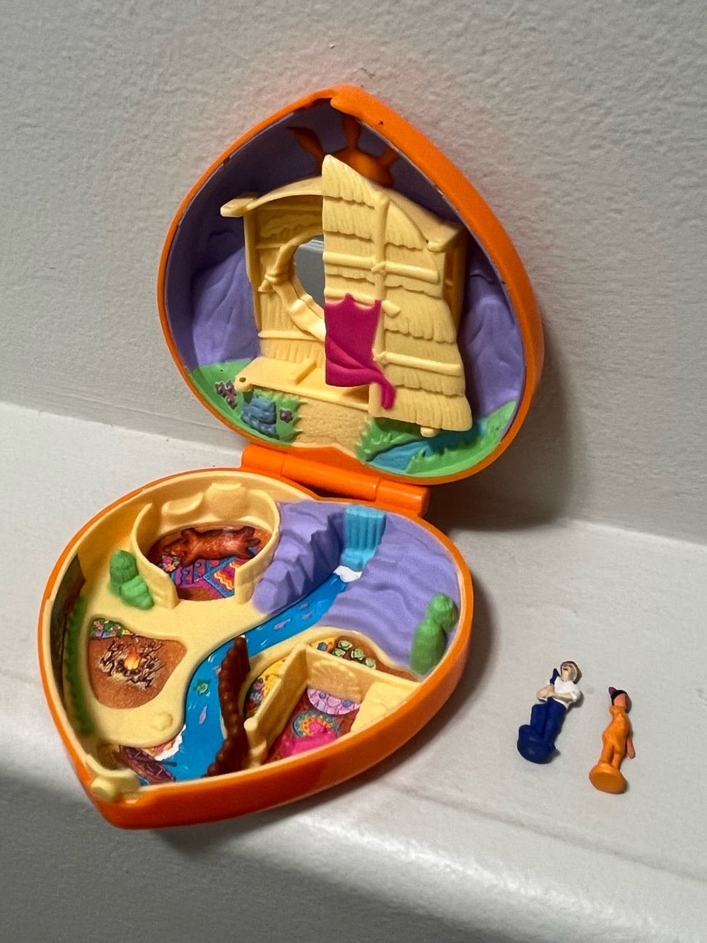 Vintage Prime Time 1995 Lil Pocahontas Play Locket polly pocket style
